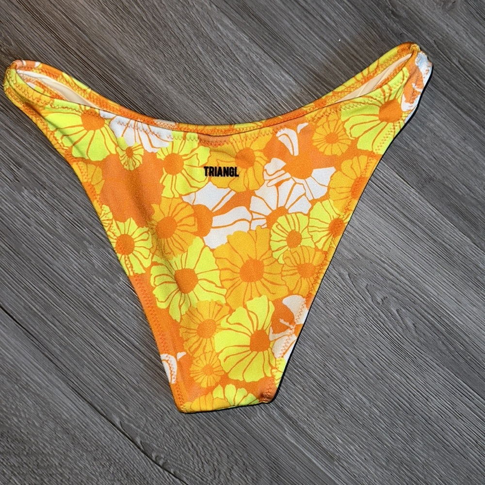 Orange floral Cheeky coverage bottom with top swimsuit set. - Picture 12 of 12